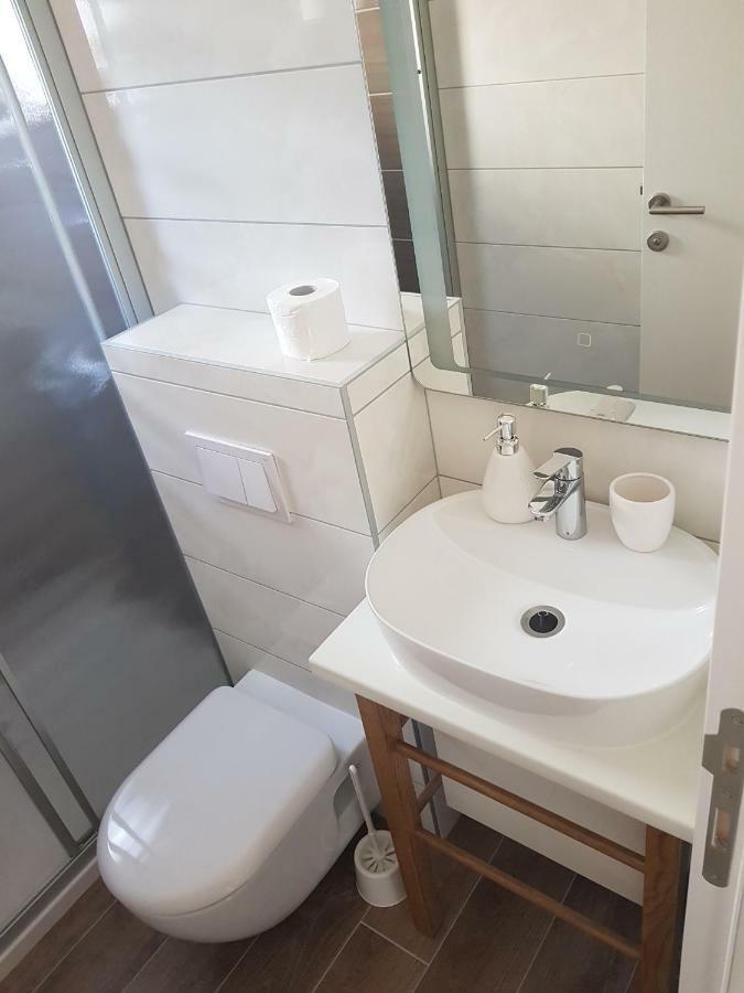Elizabeta Deluxe * Biograd Na Moru