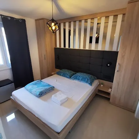 Elizabeta Deluxe Rooms Biograd Na Moru Exterior photo