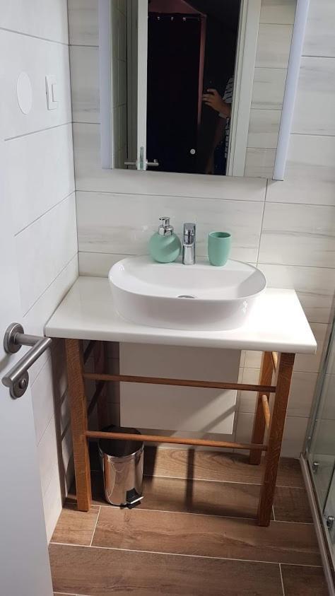 Elizabeta Deluxe * Biograd Na Moru